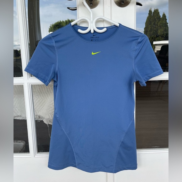 Nike Dri-Fit Women’s T-Shirt - Picture 1 of 3